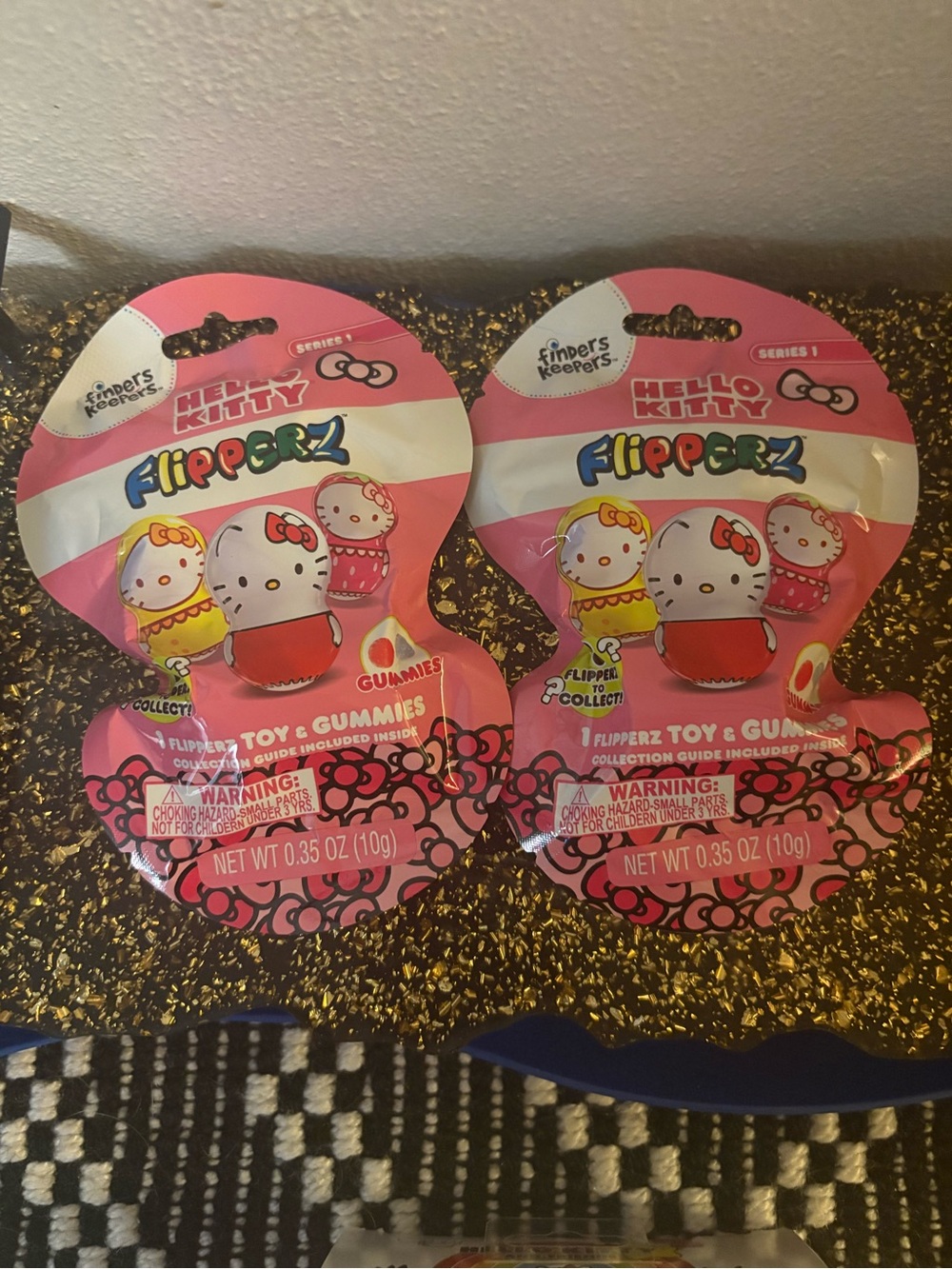 Hello Kitty Flipperz Kids Toy & Gummies - Pink